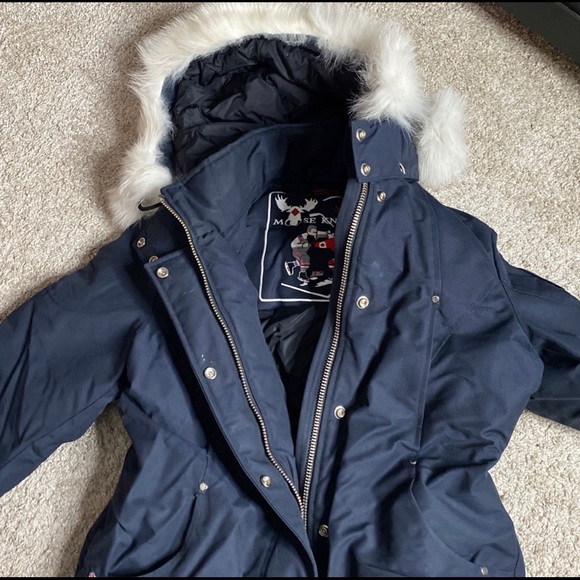 Large but runs small. So it’s really a Medium. I’ve only worn it for 1 winter - Picture 3 of 4